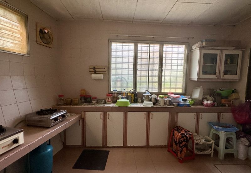 C H EA P 1 Storey Semi D House at Bangsar For Sale