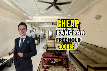 C H EA P 1 Storey Semi D House at Bangsar For Sale