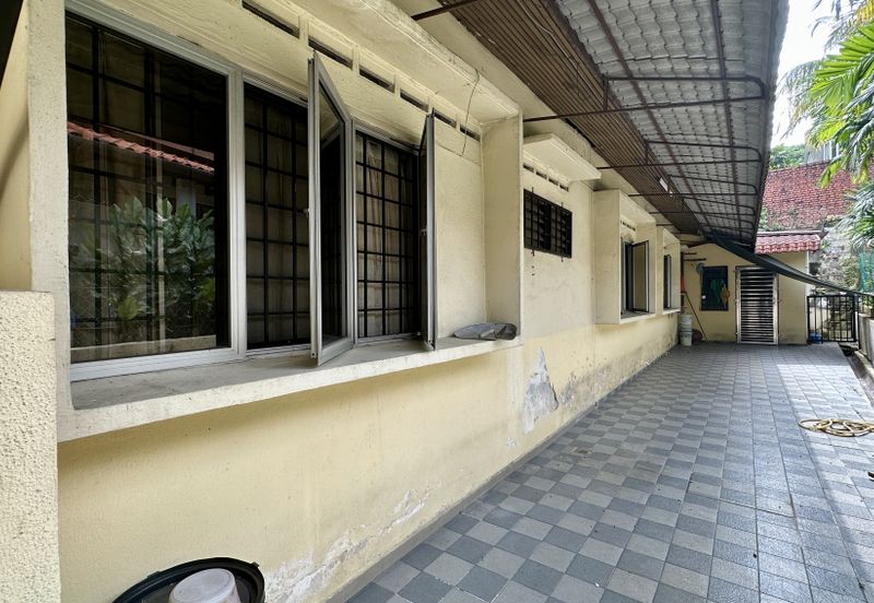 C H EA P 1 Storey Semi D House at Bangsar For Sale