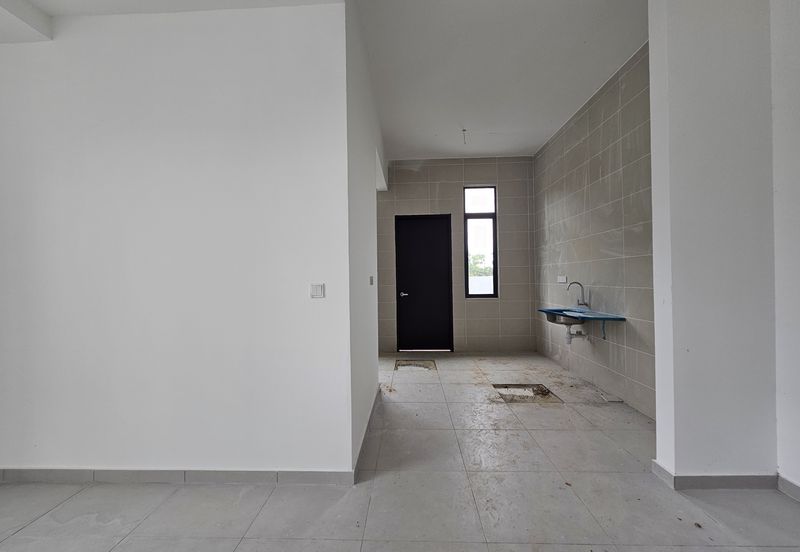C H E A P 3 Storey Terrace @ Residensi Bukit Orkid, Batu 9 Cheras 
