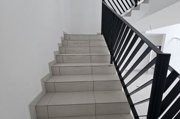 C H E A P 3 Storey Terrace @ Residensi Bukit Orkid, Batu 9 Cheras 