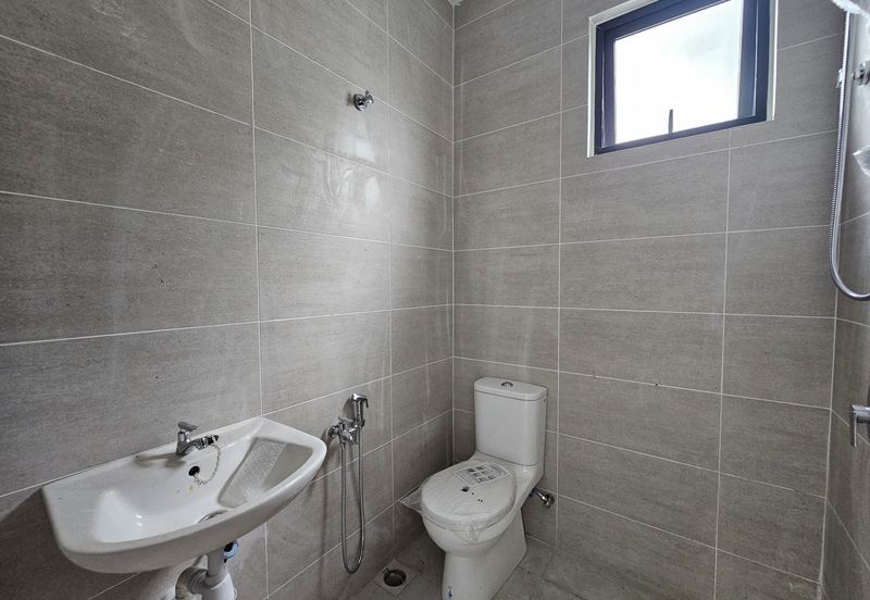 C H E A P 3 Storey Terrace @ Residensi Bukit Orkid, Batu 9 Cheras 