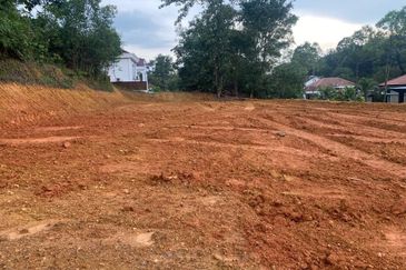 C H E A P bungalow land at Equine Park, Seri Kembangan