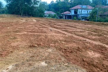 C H E A P bungalow land at Equine Park, Seri Kembangan