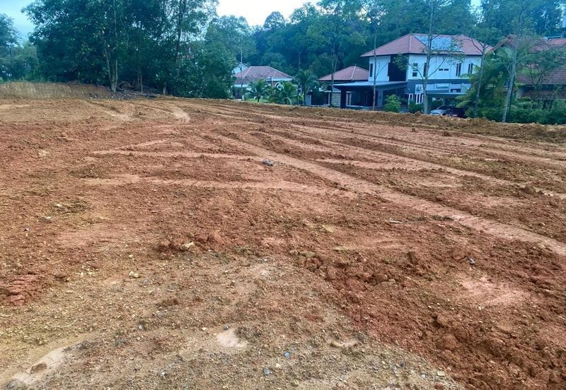C H E A P bungalow land at Equine Park, Seri Kembangan