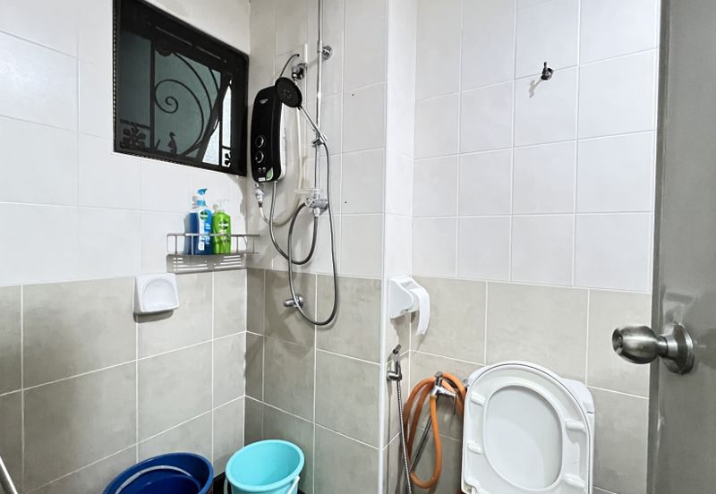 C H E A P 2.5 sty house @ Bandar Damai Perdana