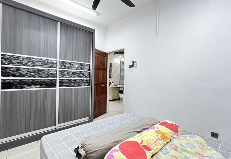 C H E A P 2.5 sty house @ Bandar Damai Perdana