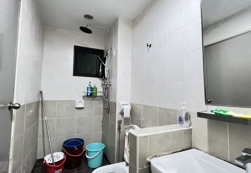 C H E A P 2.5 sty house @ Bandar Damai Perdana