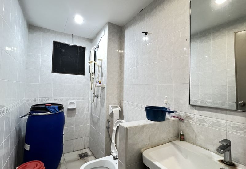 C H E A P 2.5 sty house @ Bandar Damai Perdana