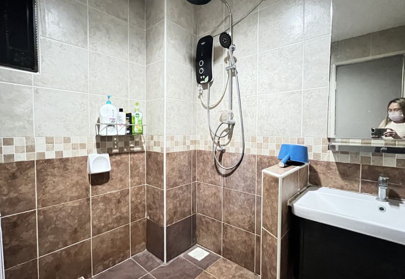 C H E A P 2.5 sty house @ Bandar Damai Perdana