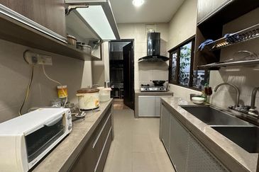 CHEAP 2 Sty Corner Semi-D at Bukit Sungai Long 