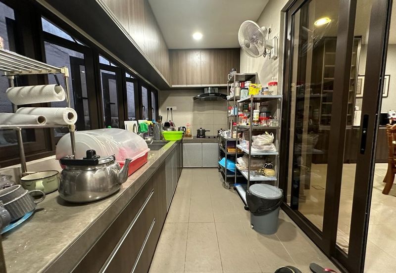 CHEAP 2 Sty Corner Semi-D at Bukit Sungai Long 