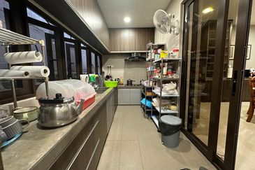 CHEAP 2 Sty Corner Semi-D at Bukit Sungai Long 