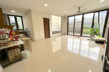 CHEAP 2 Sty Corner Semi-D at Bukit Sungai Long 