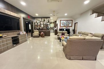 CHEAP 2 Sty Corner Semi-D at Bukit Sungai Long 