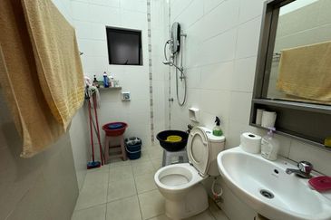 CHEAP 2 Sty Corner Semi-D at Bukit Sungai Long 