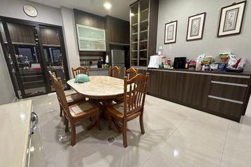 CHEAP 2 Sty Corner Semi-D at Bukit Sungai Long 