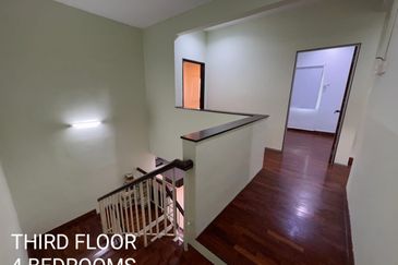 C H E A P 2.5 Storey Semi-D @ Sejati Hill, Sungai Long 