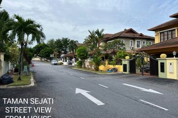 C H E A P 2.5 Storey Semi-D @ Sejati Hill, Sungai Long 