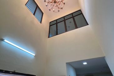 C H E A P 2.5 Storey Semi-D @ Sejati Hill, Sungai Long 