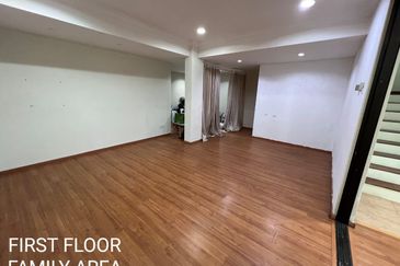 C H E A P 2.5 Storey Semi-D @ Sejati Hill, Sungai Long 