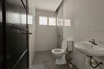 C H E A P 2 sty Semi D @ Wira Heights with good condition