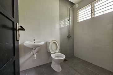 C H E A P 2 sty Semi D @ Wira Heights with good condition