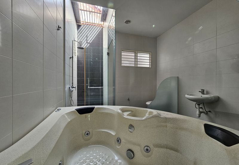 C H E A P 2 sty Semi D @ Wira Heights with good condition