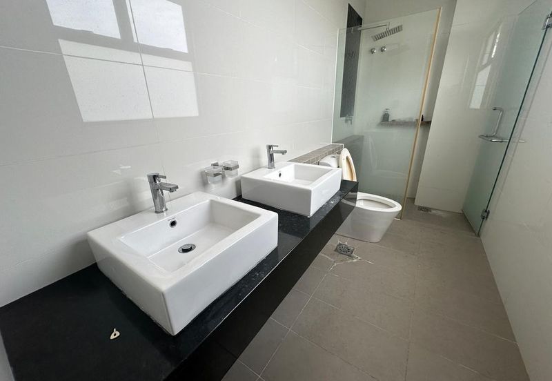 CHEAP 2.5 Sty Semi D at Twin Palm, Sungai Long with good condition & layout 