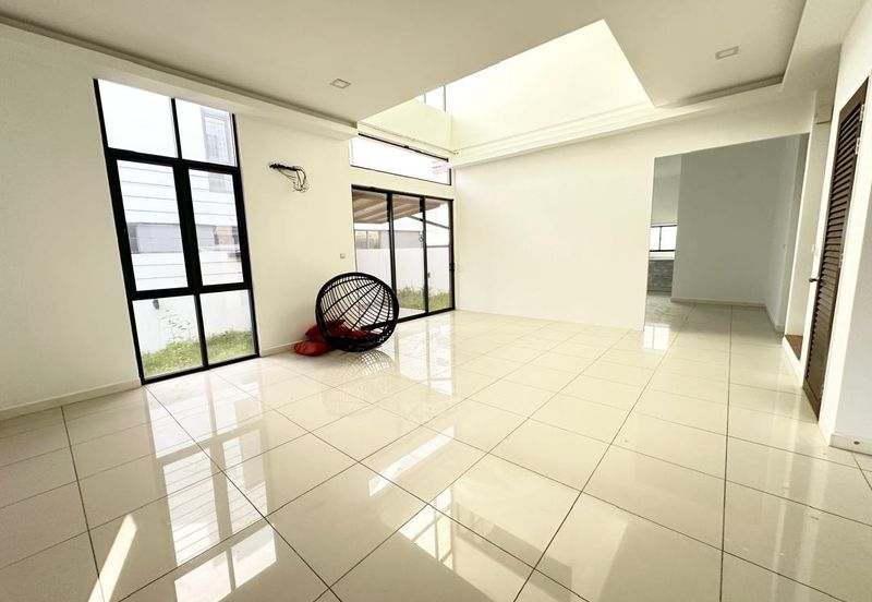 CHEAP 2.5 Sty Semi D at Twin Palm, Sungai Long with good condition & layout 