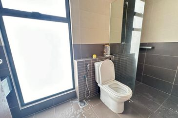 CHEAP 2.5 Sty Semi D at Twin Palm, Sungai Long with good condition & layout 