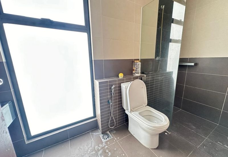 CHEAP 2.5 Sty Semi D at Twin Palm, Sungai Long with good condition & layout 