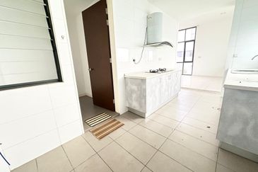 CHEAP 2.5 Sty Semi D at Twin Palm, Sungai Long with good condition & layout 