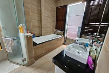 CHEAP 3 Sty Bungalow Endlot at Twin Palm Sungai Long