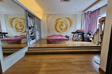 CHEAP 3 Sty Bungalow Endlot at Twin Palm Sungai Long