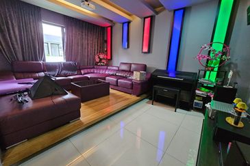 CHEAP 3 Sty Bungalow Endlot at Twin Palm Sungai Long