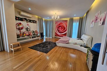 CHEAP 3 Sty Bungalow Endlot at Twin Palm Sungai Long