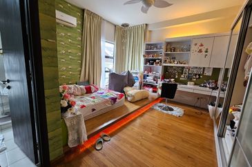 CHEAP 3 Sty Bungalow Endlot at Twin Palm Sungai Long