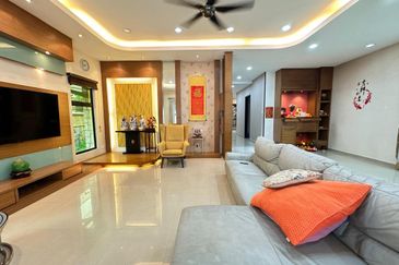 C H E A P 2 Sty Semi-D @ Bukit Sungai Long For Sale!