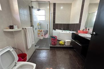 C H E A P 2 Sty Semi-D @ Bukit Sungai Long For Sale!