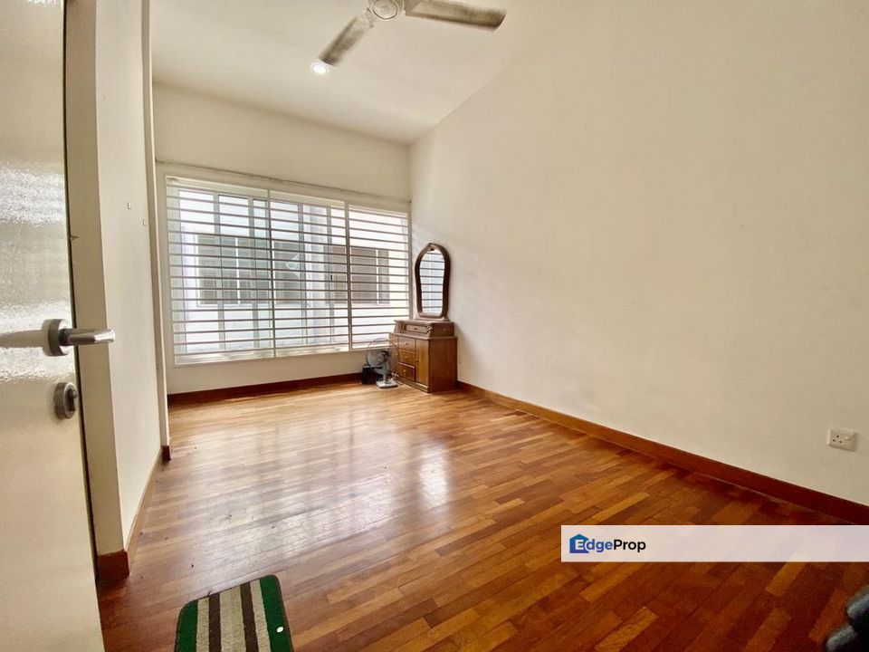 C H E A P 3 Storey Sunstone Villa Terrace, Selangor, Cheras