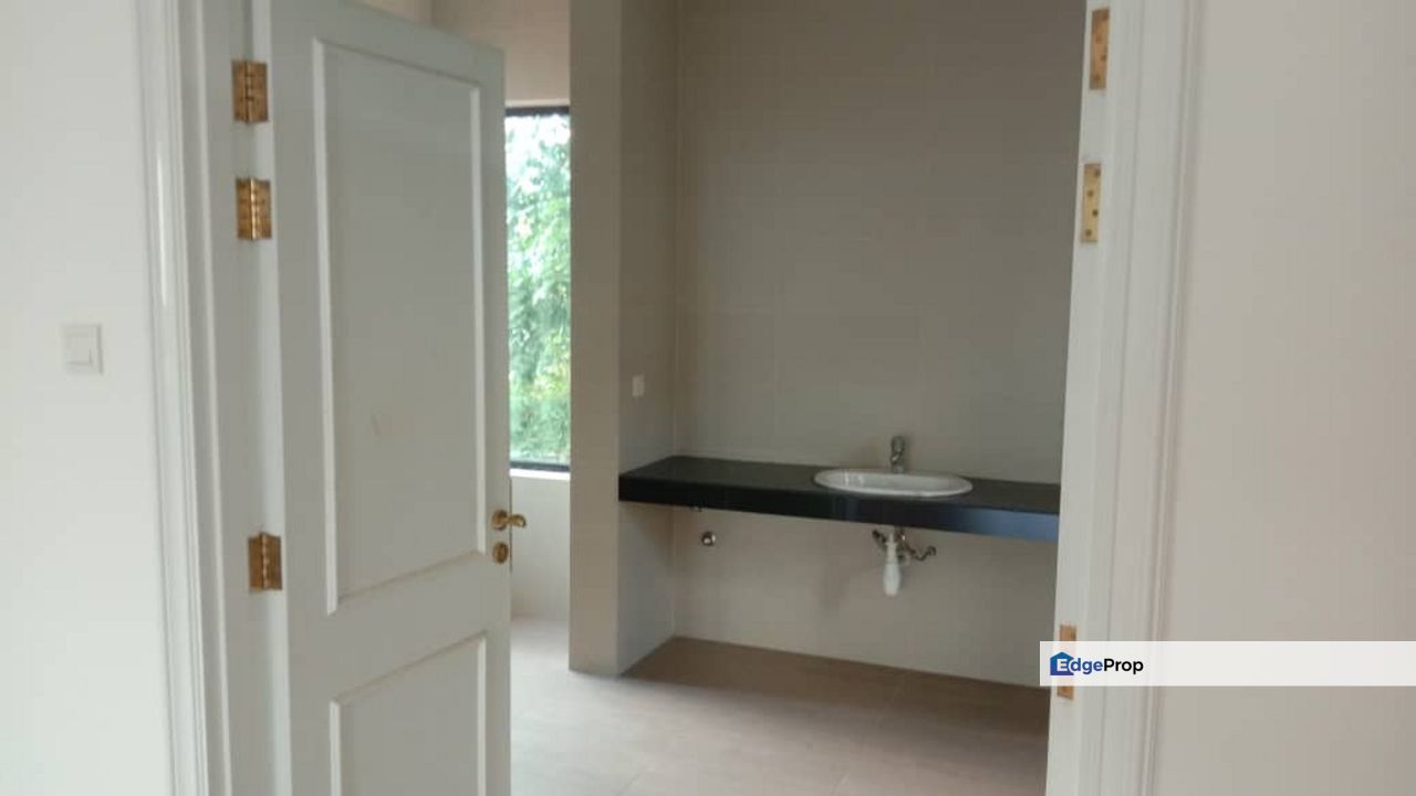 C H E A P Bungalow @ Gita Bayu with super big land, Selangor, Seri Kembangan