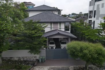 C H E A P 2 Sty Bungalow House @ Bangsar