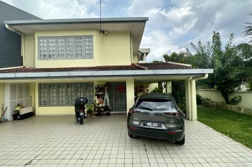 C H E A P 2 Sty C O R N E R terrace @ Bangsar