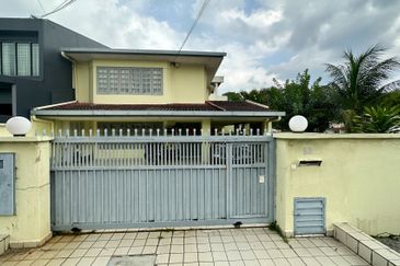 C H E A P 2 Sty C O R N E R terrace @ Bangsar