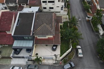 C H E A P 2 Sty C O R N E R terrace @ Bangsar