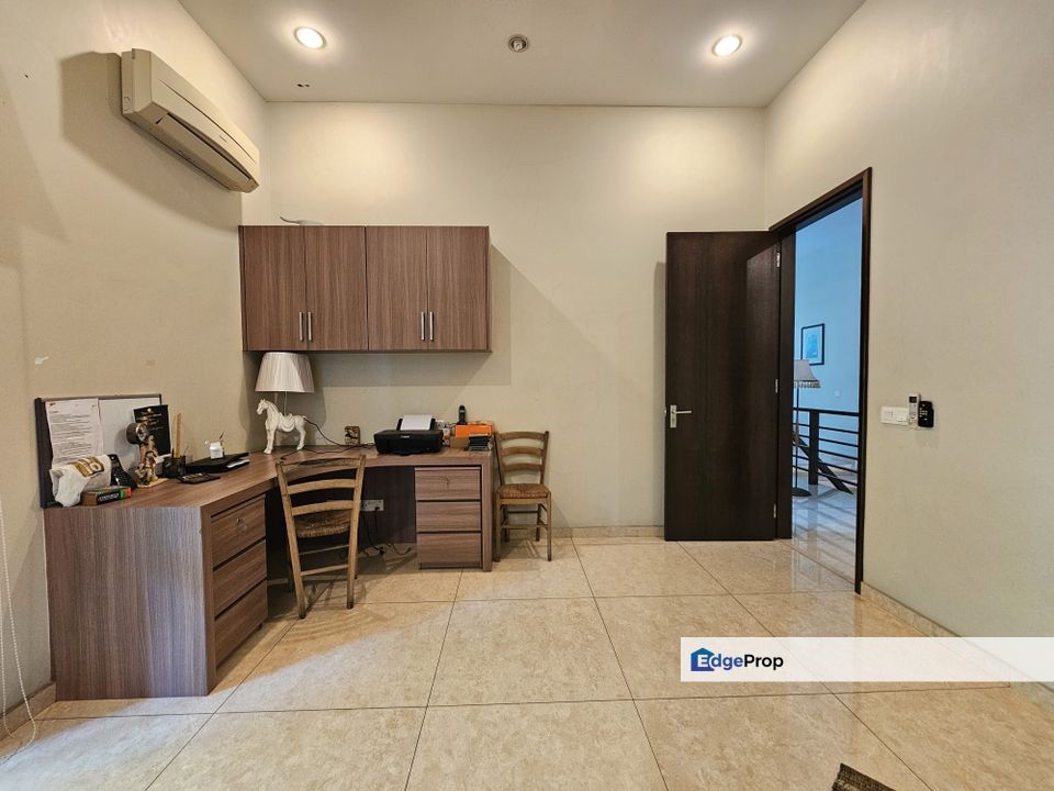 C H E A P Move In Condition Gita Bayu Bangalow, Selangor, Seri Kembangan