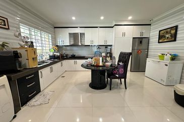 2Sty Corner Superlink With Big Land @ Bukit Sungai Long