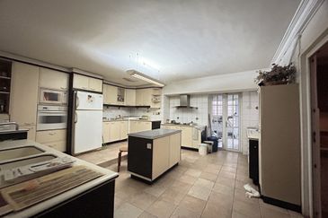 C H E A P Bangsar 2 Storey Bungalow House Basic Condition For Sale