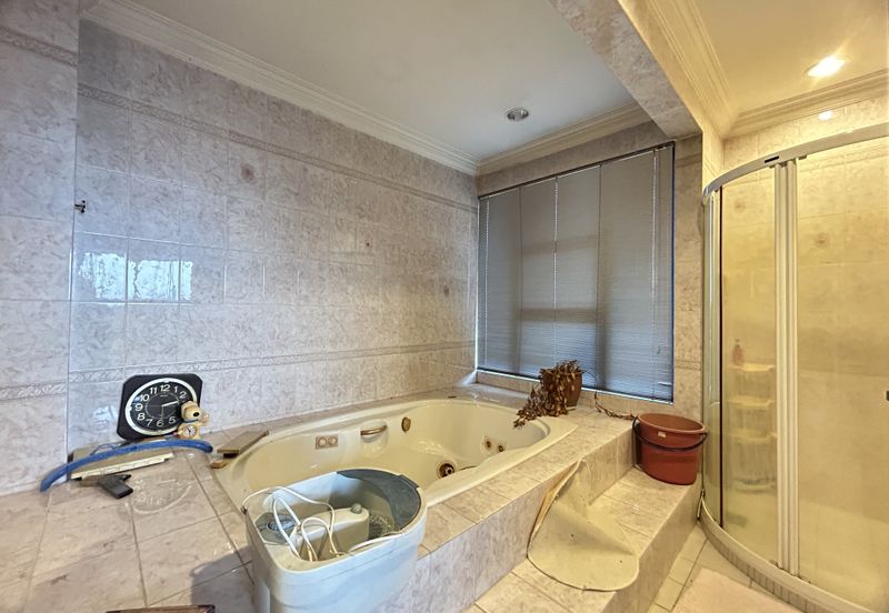 C H E A P Bangsar 2 Storey Bungalow House Basic Condition For Sale